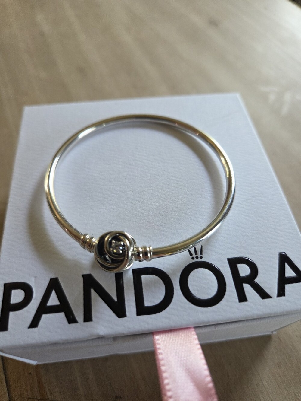 Pandora Moments Encircled Clasp Size 6.7in. Small Bangle NWOT